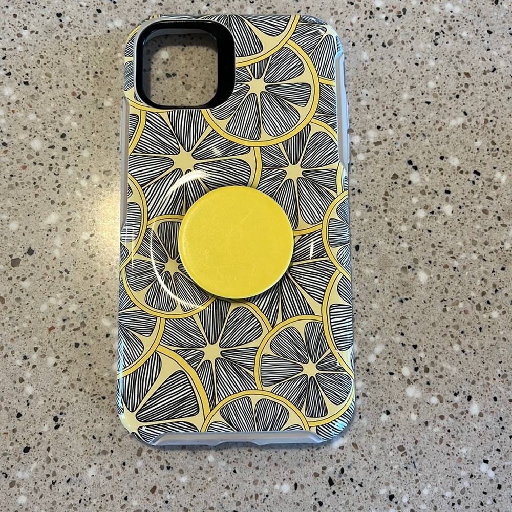 Pop socket Otterbox case iPhone 11